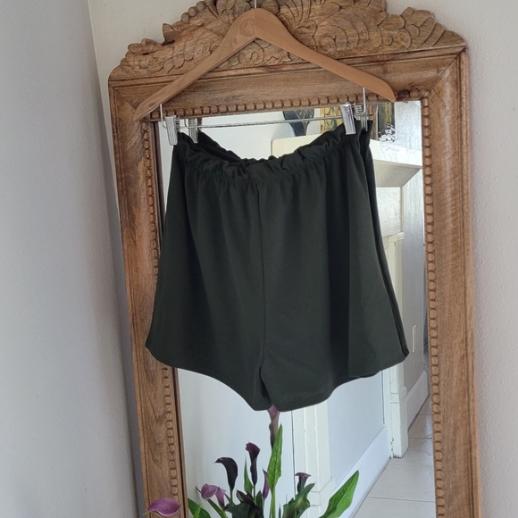 NWT AUTUMN SUNSET Olive Green Highwasted Paper Bag Shorts - Picture 9 of 11
